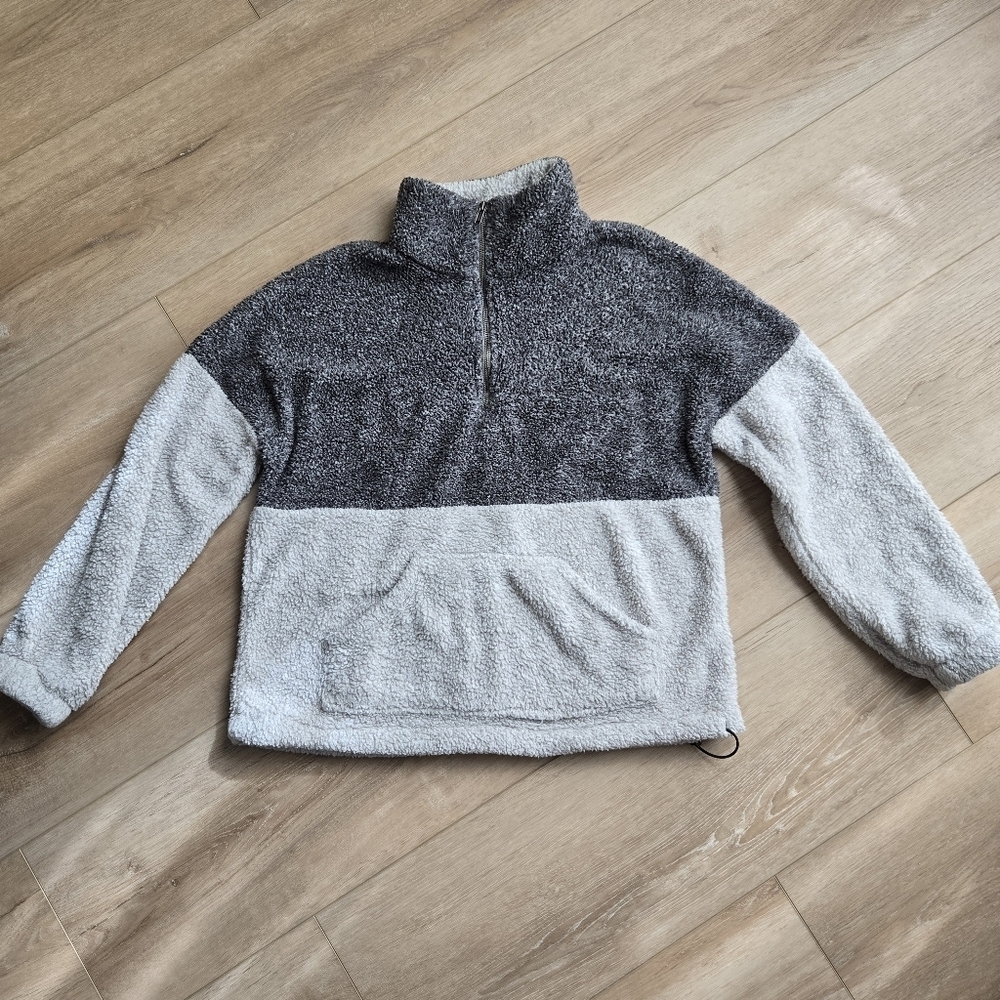 Doe & Rae Women's Small Dark Gray and Oatmeal Sherpa Mock Neck Pullover EUC